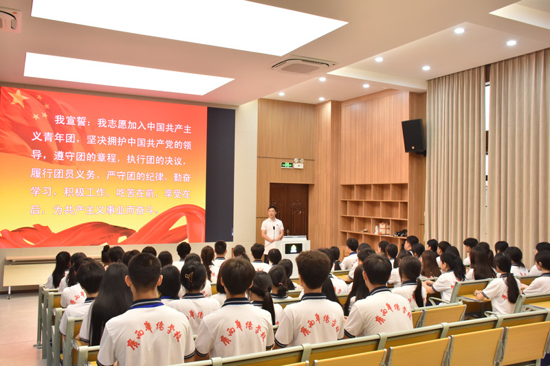 廣西華僑學校團委書記李冰發言.jpg 廣西華僑學校團委書記李冰發言.jpg
