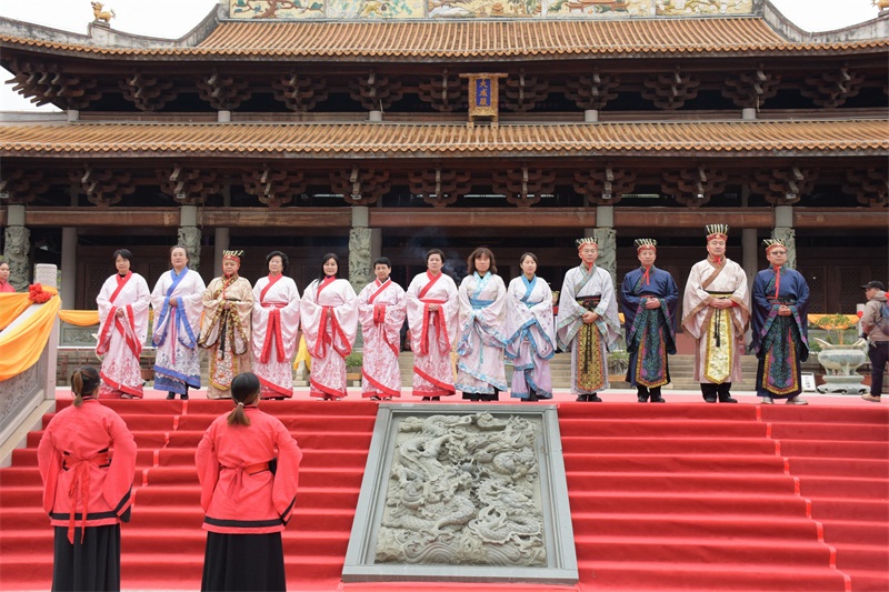 出席開(kāi)營(yíng)儀式的領(lǐng)導(dǎo)及嘉賓 (1).JPG 出席開(kāi)營(yíng)儀式的領(lǐng)導(dǎo)及嘉賓 (1).JPG