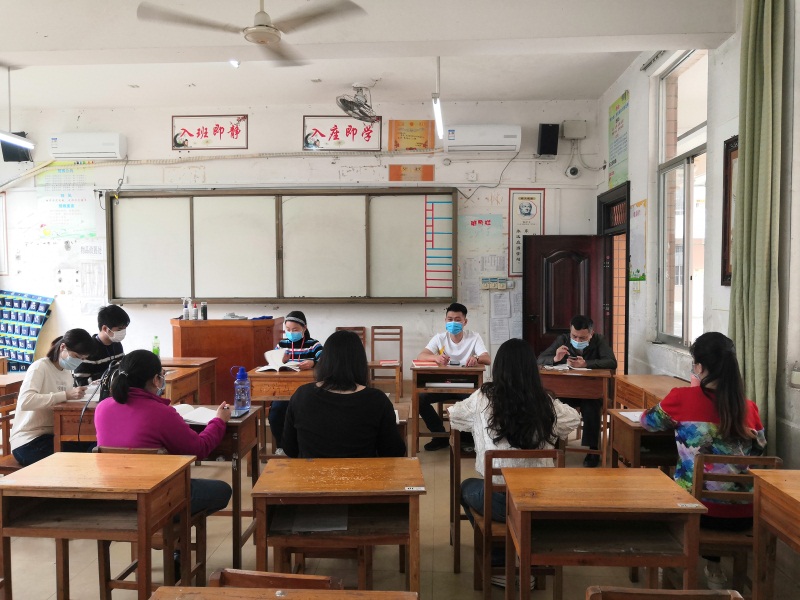 廣西華僑學校第三黨支部召開2020年第一季度理論學習交流會1.jpg 廣西華僑學校第三黨支部召開2020年第一季度理論學習交流會1.jpg