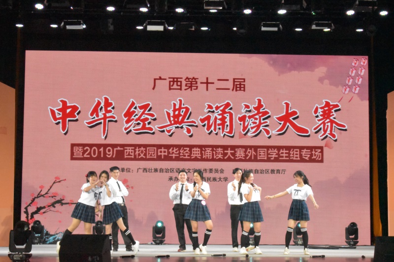 集體朗誦《致橡樹》.JPG