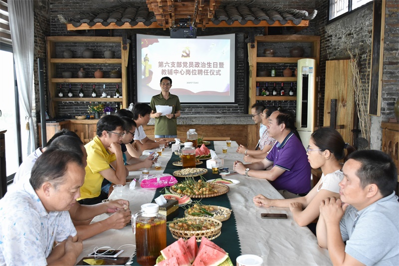 李想主任就學校本次崗位競聘工作的意義進行了再次說明.JPG