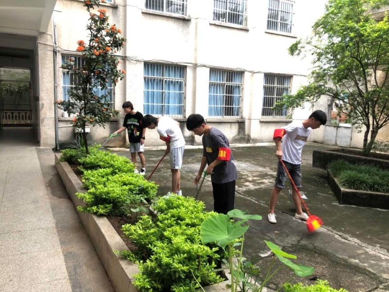 廣西華僑學校開展勞動教育周活動2.JPG