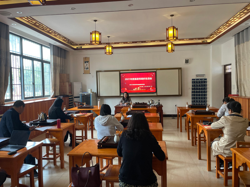 1支部成員開展批評與自我批評.jpg