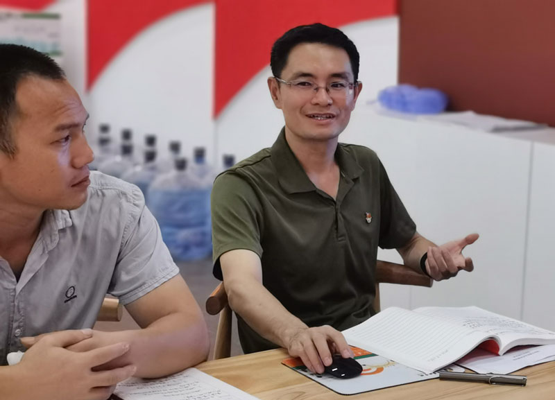 支部書記李想主持會議.jpg 支部書記李想主持會議.jpg
