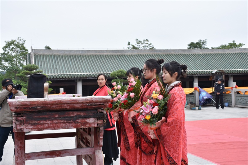 獻(xiàn)花禮.JPG