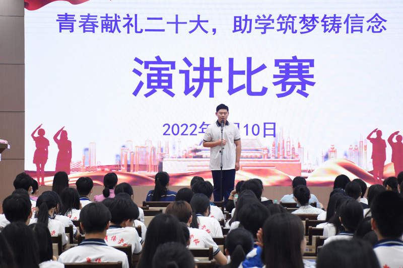 0一等獎獲獎者桑浩博在演講.jpg