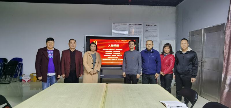 參加活動的全體黨員合影2.jpg