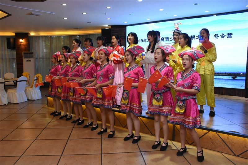 中外學生合唱《我和我的祖國》.JPG