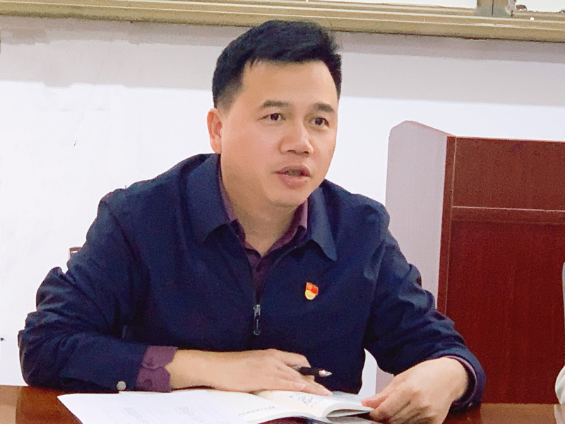 3、學校黨委委員李燕飛作點評及總結講話.jpg