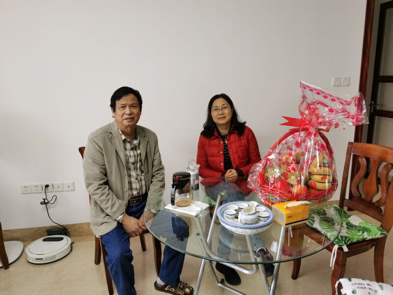 覃志堅委員慰問老校長甘武軍.jpg 覃志堅委員慰問老校長甘武軍.jpg