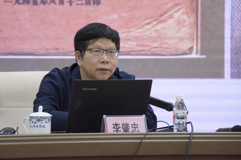 中共廣西區(qū)委黨校政治學(xué)教研部教授、博士李肇忠作學(xué)習(xí)宣傳貫徹黨的十九屆六中全會(huì)精神專題輔導(dǎo).jpg