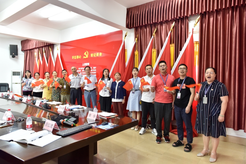 全體黨員合唱紅歌1.JPG 全體黨員合唱紅歌1.JPG