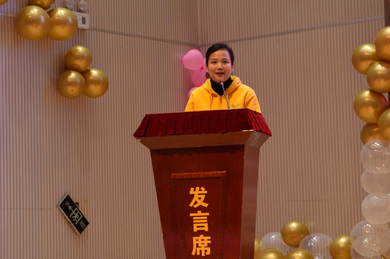 2營(yíng)員代表澳門廣大中學(xué)吳雪花同學(xué)發(fā)言_看圖王.jpg 2營(yíng)員代表澳門廣大中學(xué)吳雪花同學(xué)發(fā)言_看圖王.jpg