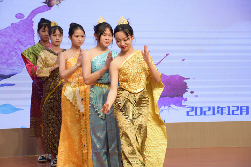 泰國舞蹈表演.jpg