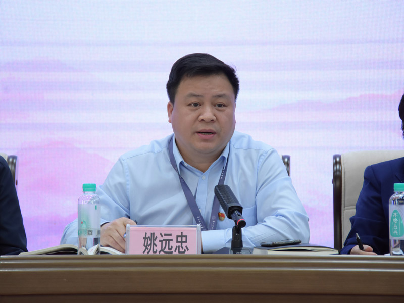 學校黨委副書記、校長姚遠忠主持會議.jpg 學校黨委副書記、校長姚遠忠主持會議.jpg