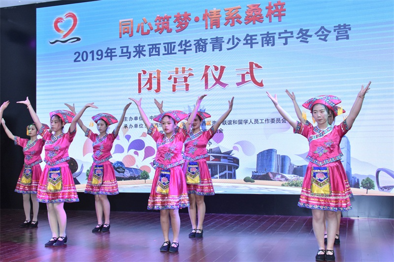 精彩瞬間2 國內學生表演壯族舞蹈《尼的呀》.jpg