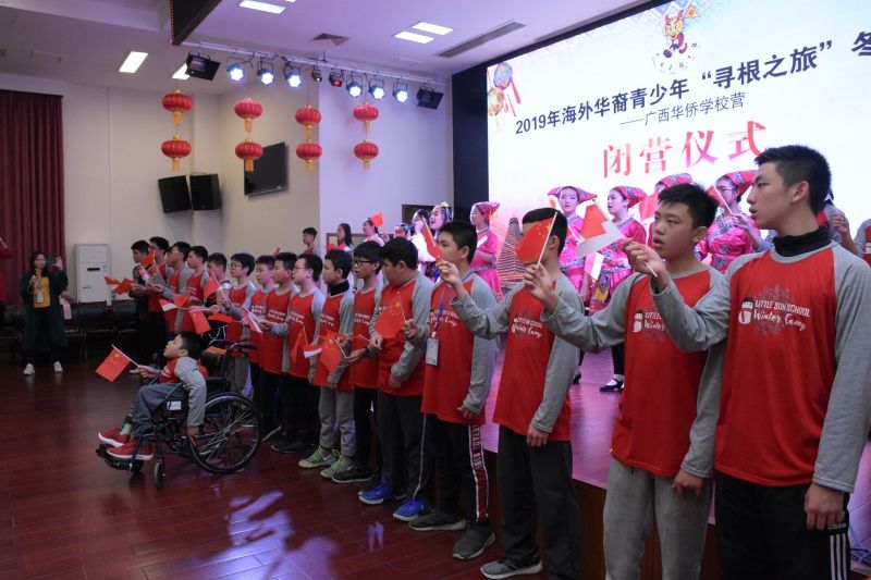 全體營(yíng)員演唱《我和我的祖國(guó)》.JPG