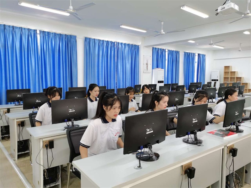 圖2:第五屆“科云杯”全國職業院校中職組財會職業能力大賽(網絡賽)競賽現場2.jpg