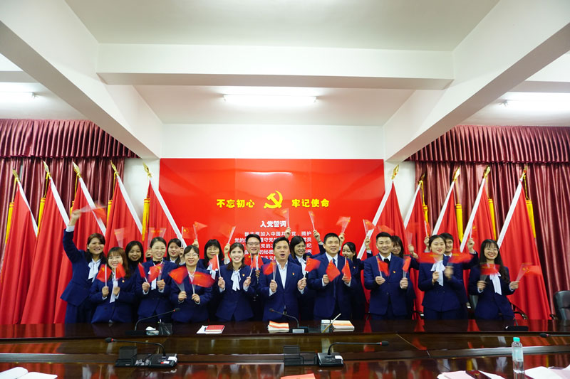 4、黨員齊唱《沒有共產黨就沒有新中國》.jpg