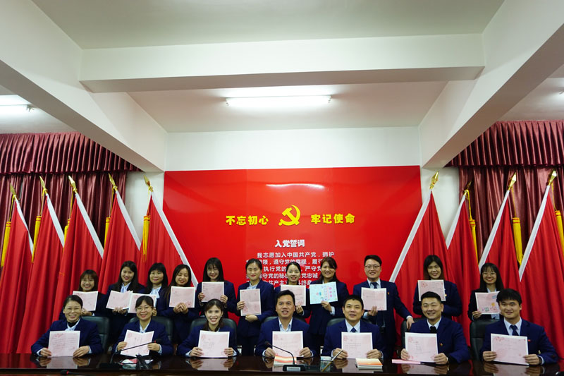 3、黨員互贈賀卡送祝福.jpg