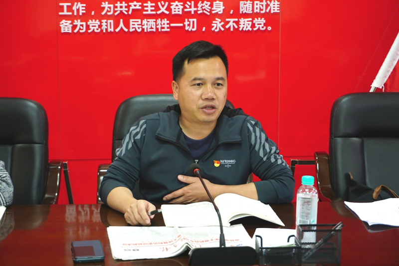 支部書記李燕飛總結講話.jpg 支部書記李燕飛總結講話.jpg