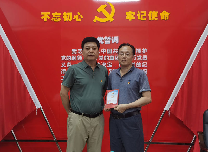 學校黨委書記張七文辦法政治生日賀卡1.jpg 學校黨委書記張七文辦法政治生日賀卡1.jpg