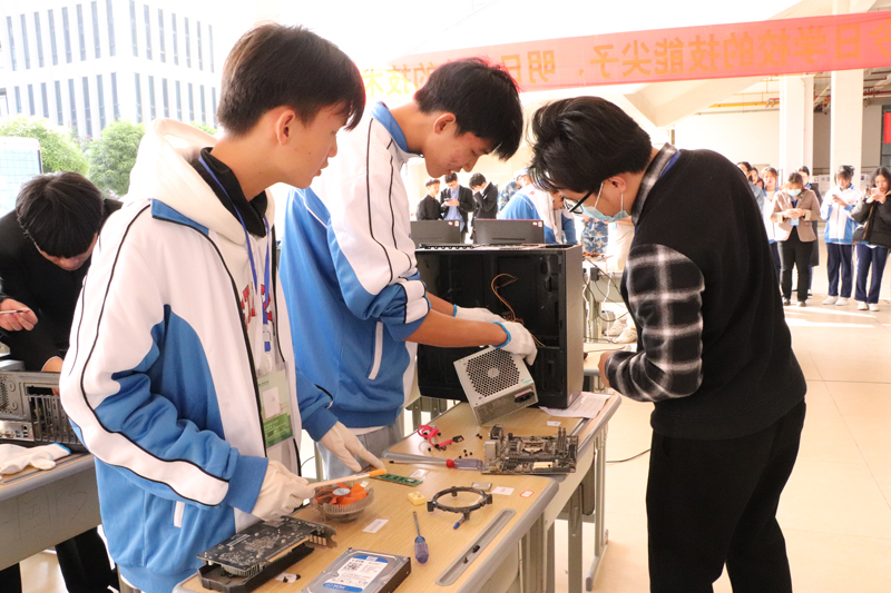 計算機組裝比賽.jpg 計算機組裝比賽.jpg