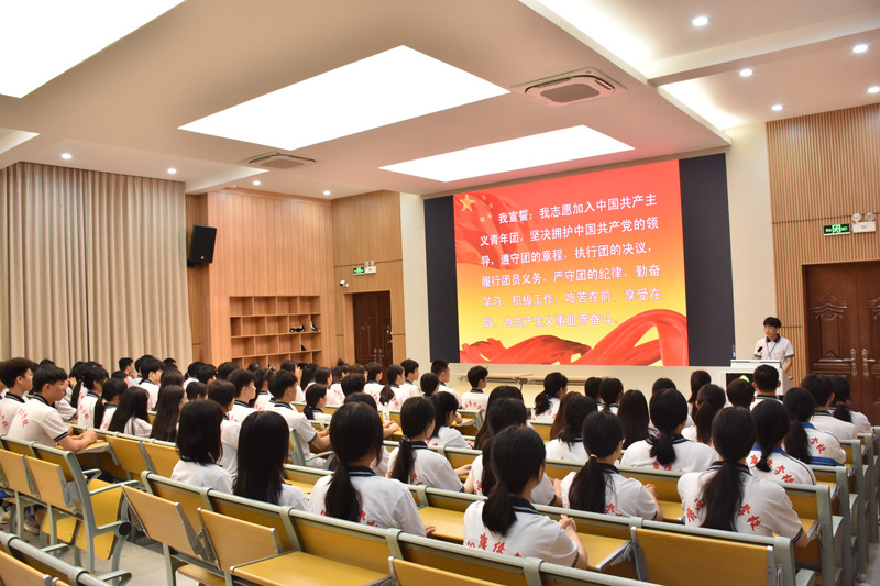 老團員代表韋龍同學發言.jpg 老團員代表韋龍同學發言.jpg