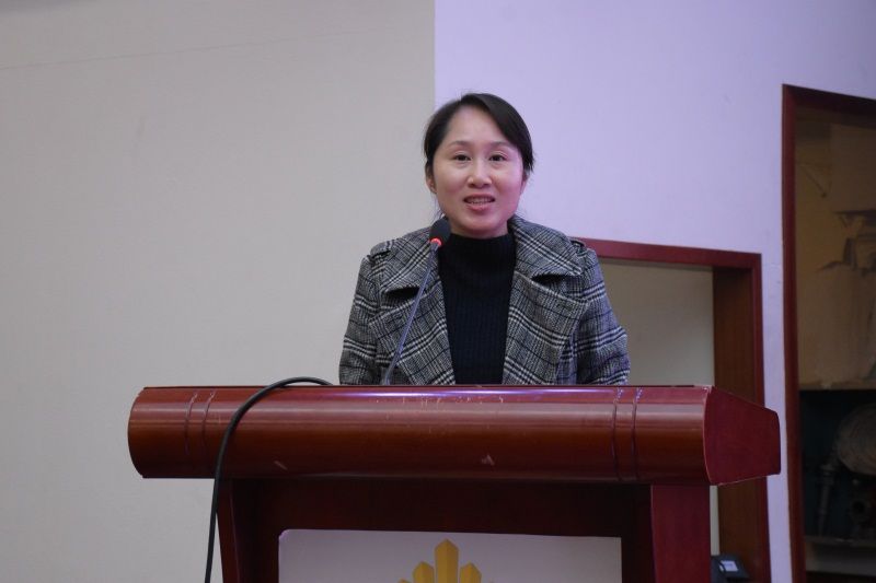 廣西華僑學(xué)校黨委委員黃華貞致辭.jpg 廣西華僑學(xué)校黨委委員黃華貞致辭.jpg