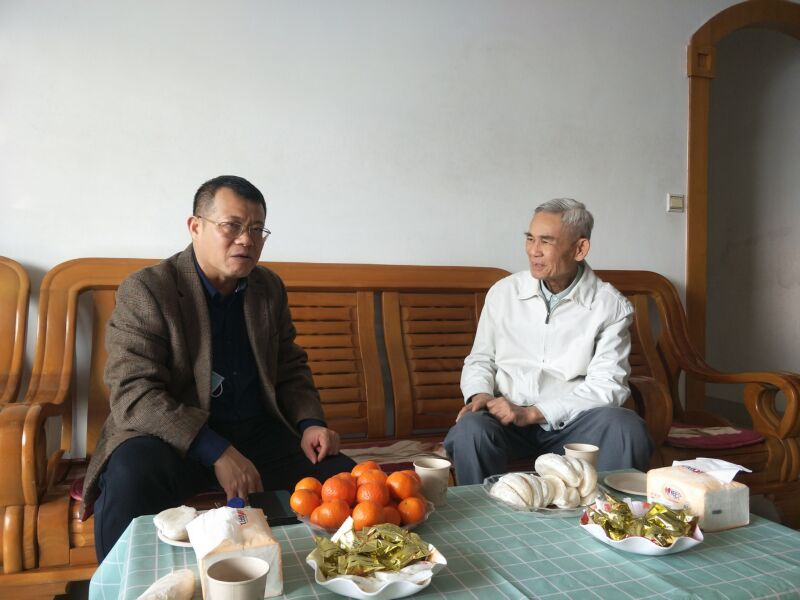 林偉副書記與慰問老書記符學軍.jpg