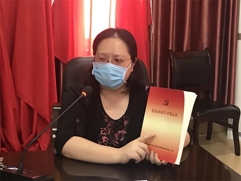 廣西華僑學校第二黨支部書記陸瀟原同志向黨員說明學習要求.JPG 廣西華僑學校第二黨支部書記陸瀟原同志向黨員說明學習要求.JPG
