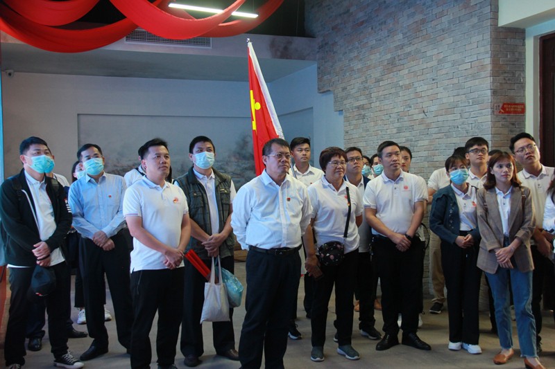 在中國共產黨人精神譜系主題園感受偉大建黨健身.jpg