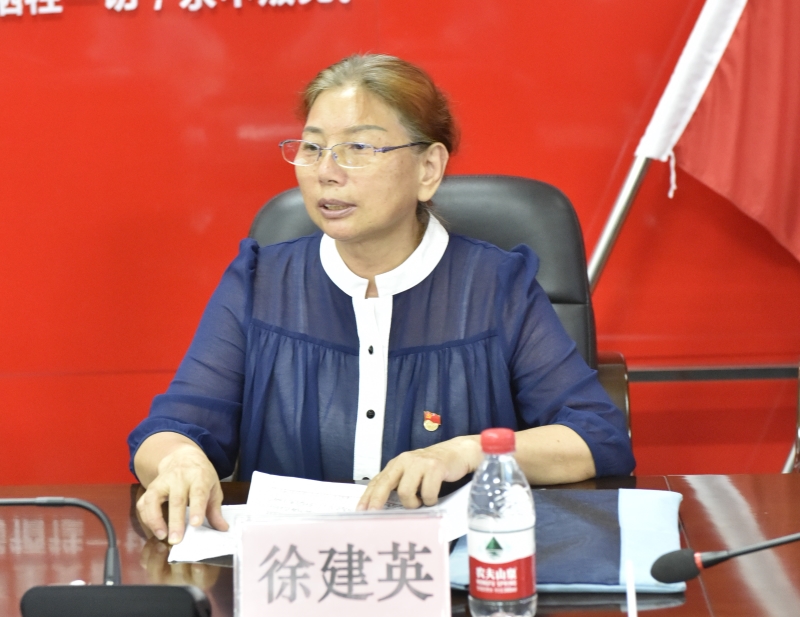 廣西華僑學校退休黨員徐建英同志作專題發(fā)言1.jpg 廣西華僑學校退休黨員徐建英同志作專題發(fā)言1.jpg